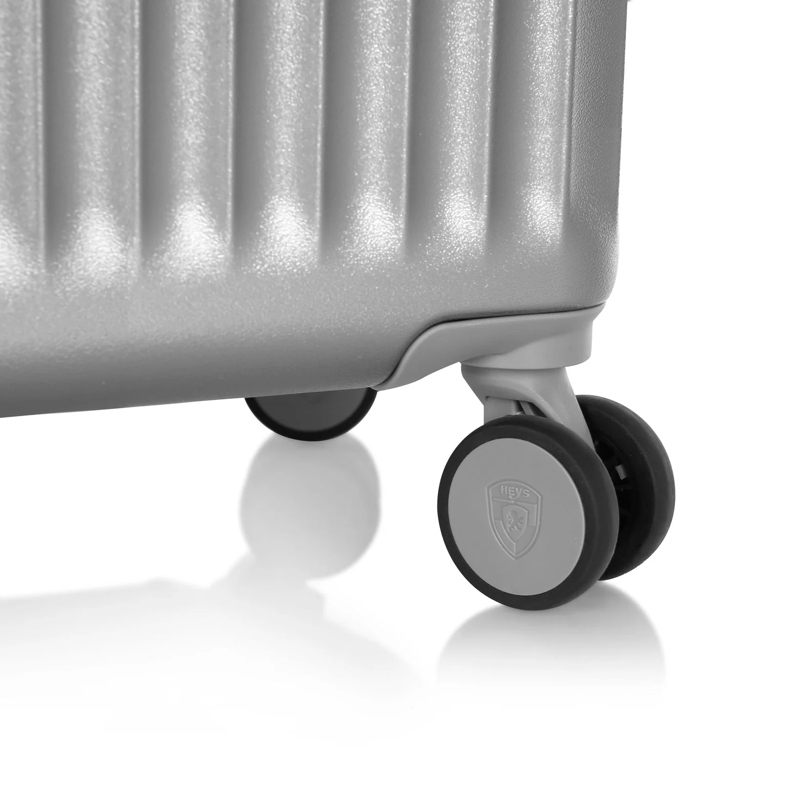 Luxe 26 Inch Luggage - Image 23