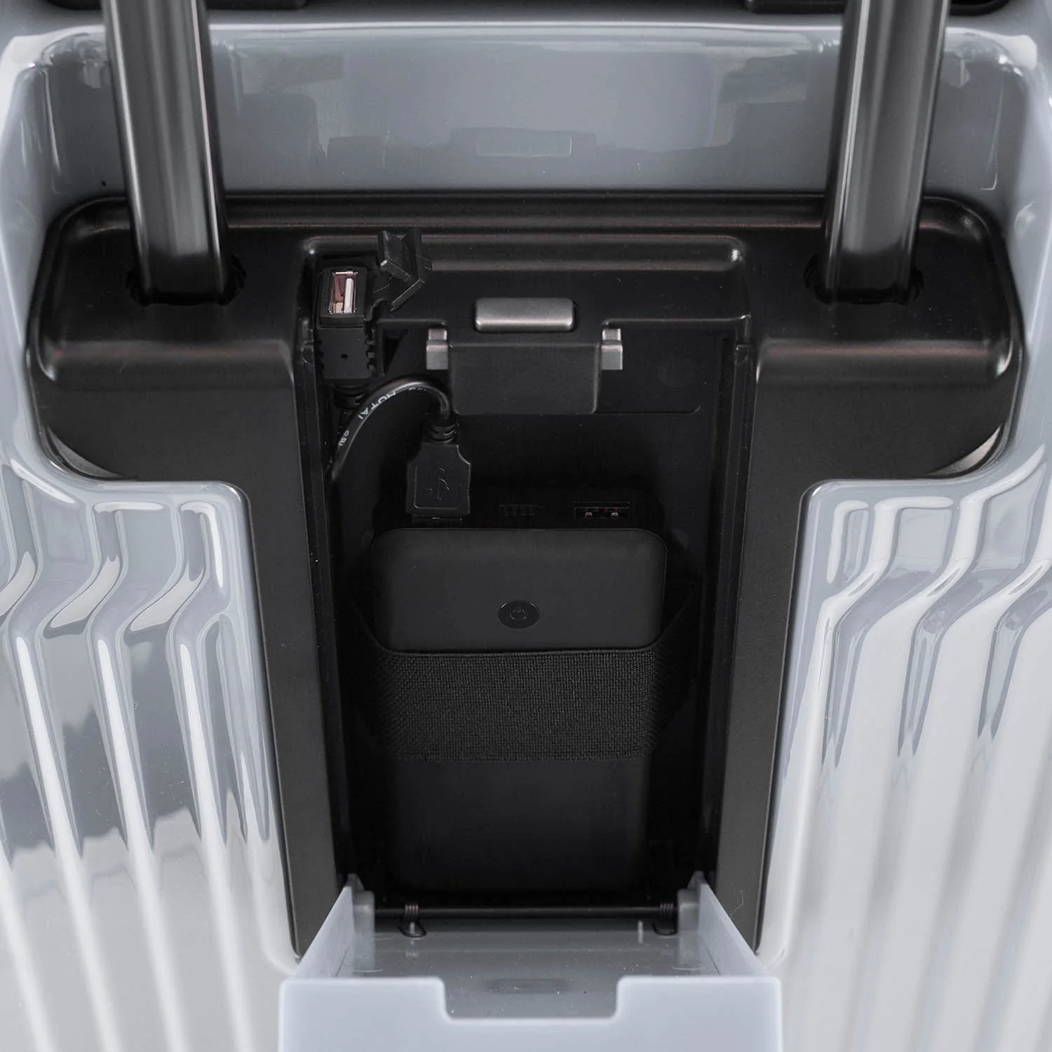 Tekno 21 Inch Carry-on - Silver - Image 16