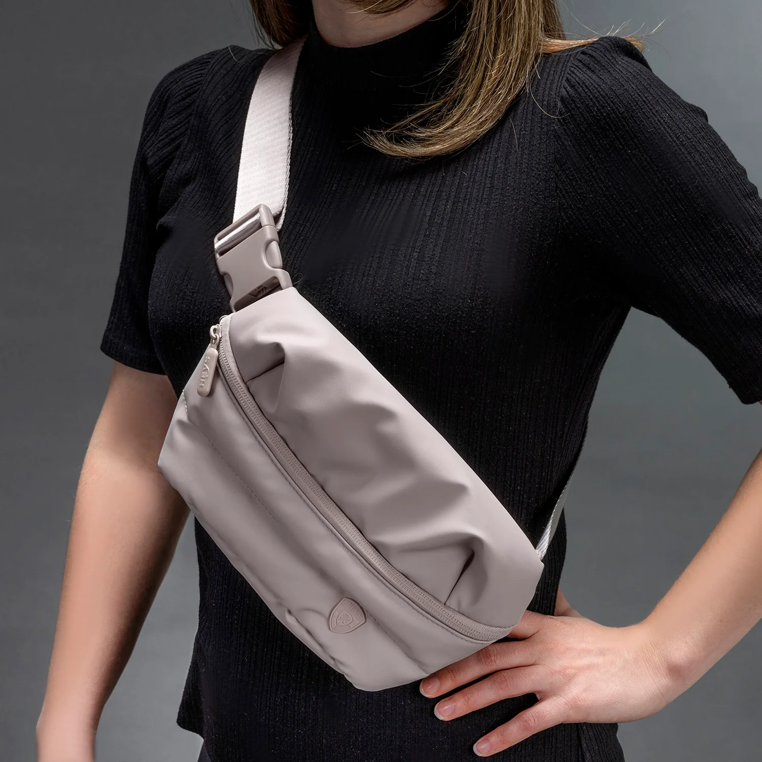 The Puffer Mini Waist Bag - Atmosphere - Image 3