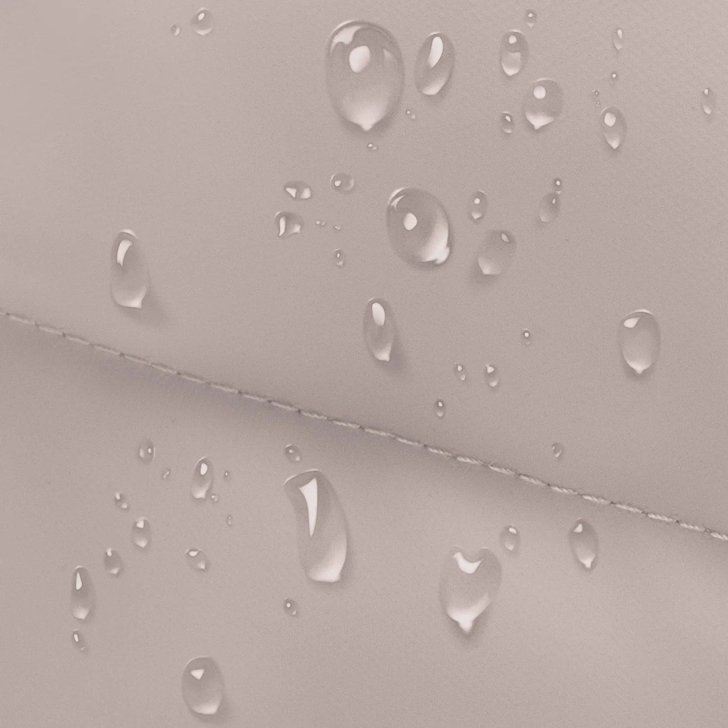 The Puffer Travel Tote - Atmosphere - Image 3
